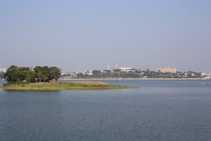 https://myjourneythroughindia.files.wordpress.com/2015/01/upper-lake-bhopal.jpg