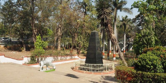 Bund Garden, Pune https://punetourism.co.in/images/places-to-visit/headers/bund-garden-pune-tourism-entry-fee-timings-holidays-reviews-header.jpg