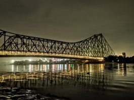 https://curlytales.com/wp-content/uploads/2022/11/howrah-bridge-7520398_960_720.jpg