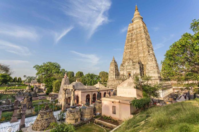 https://www.google.com/url?sa=i&url=https%3A%2F%2Fwww.tripsavvy.com%2Fmahabodhi-temple-in-bodh-gaya-1539703&psig=AOvVaw0mOvuJPBQS8EbZn7cbuWhq&ust=1676331008963000&source=images&cd=vfe&ved=0CBAQjRxqFwoTCLjvn-SRkf0CFQAAAAAdAAAAABAI