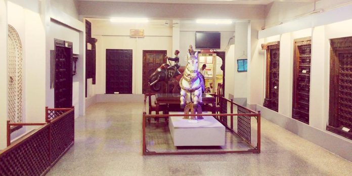https://punetourism.co.in/images/places-to-visit/headers/raja-dinkar-kelkar-museum-pune-tourism-entry-fee-timings-holidays-reviews-header.jpg