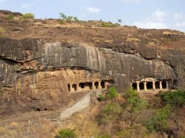https://cdn.britannica.com/57/178157-050-4D76AED9/Ellora-Caves-Maharashtra-India.jpg